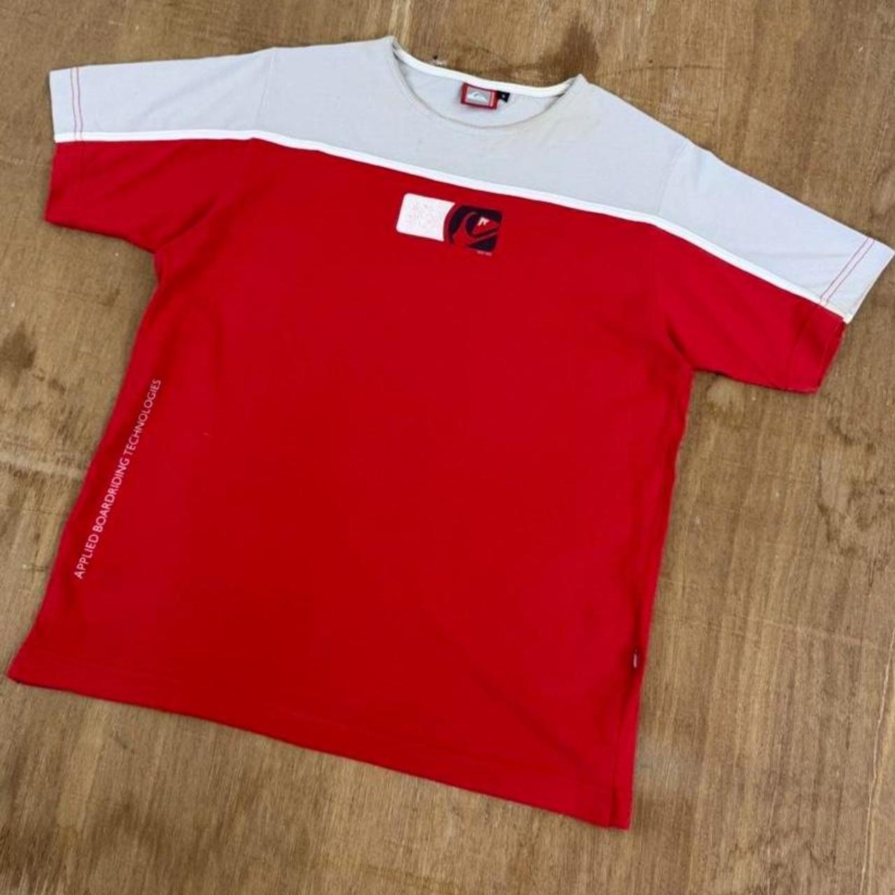 Quiksilver Surfwear two tone red and grey Y2K T-Shirt