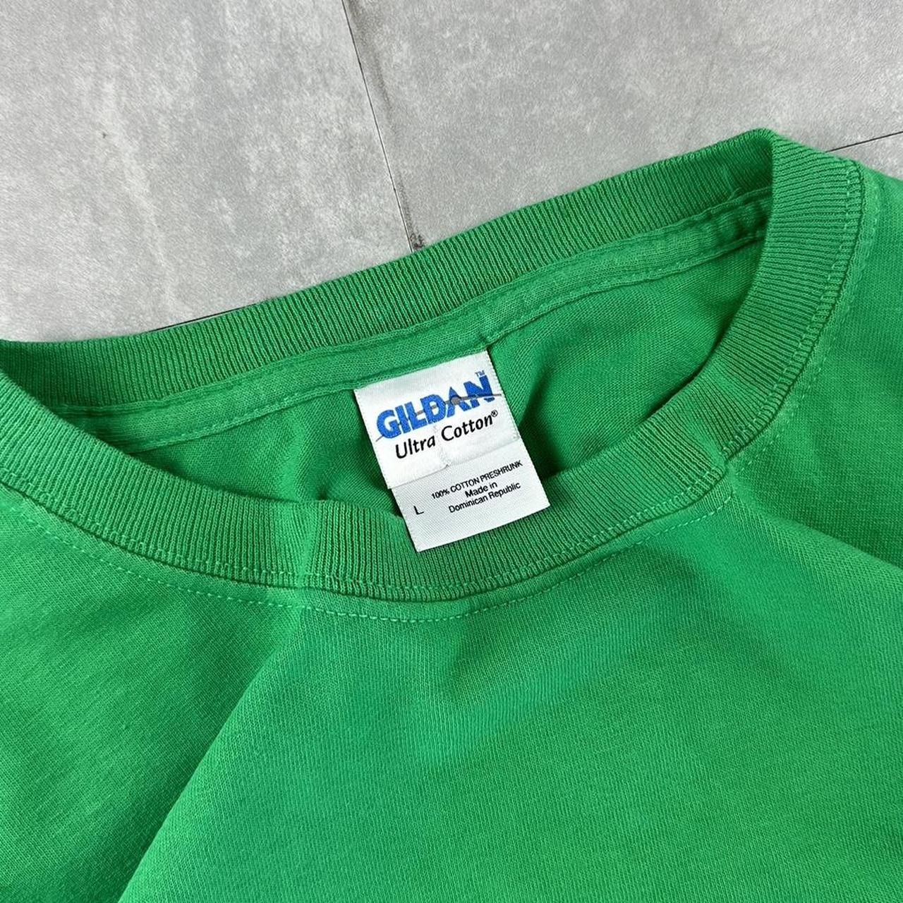 Gildan 2000s blank green T shirt