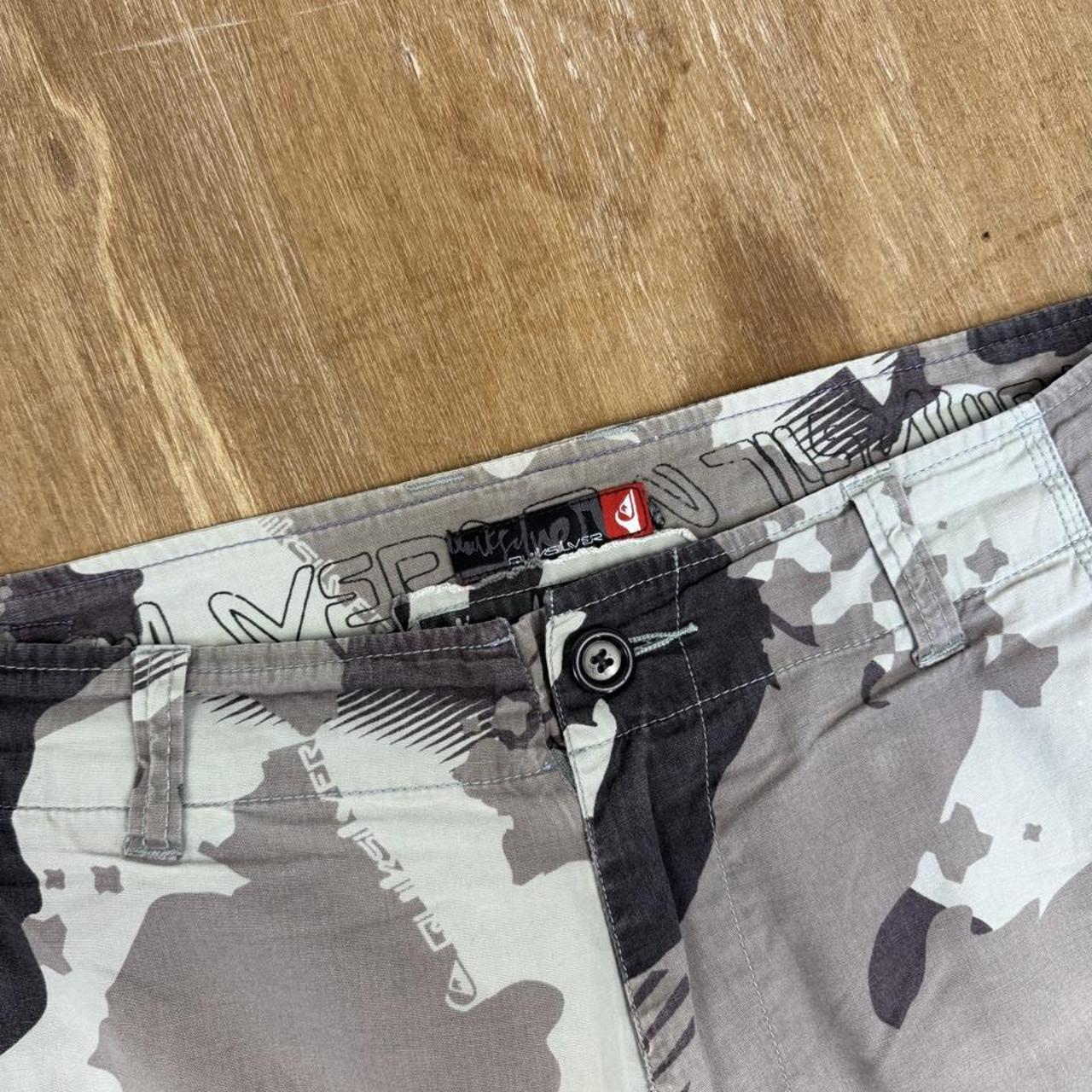 Quiksilver Surfwear Y2K cargo camo shorts