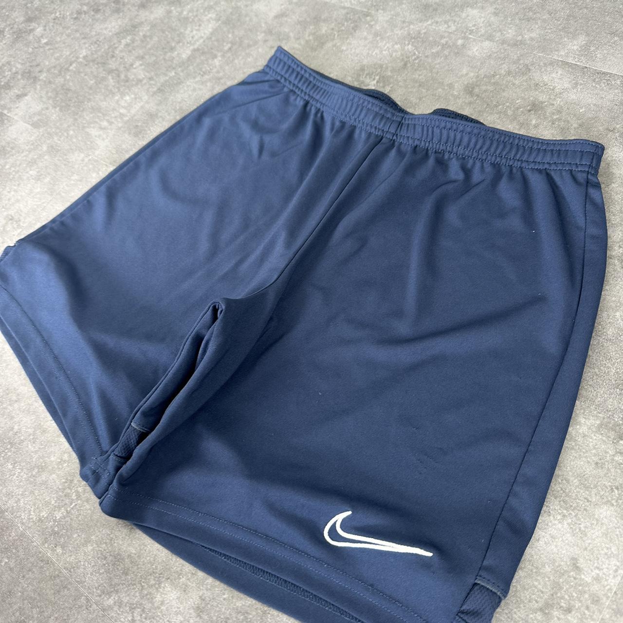 Nike 2000s baggy vintage sportswear track short