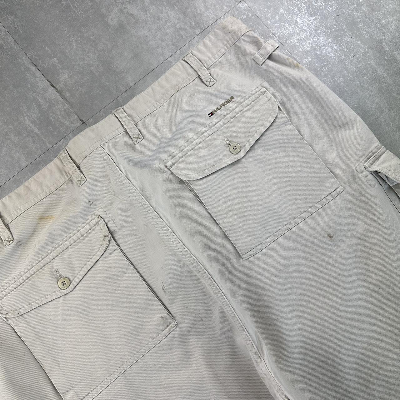 Tommy Hilfiger 2000s spellout cargo shorts