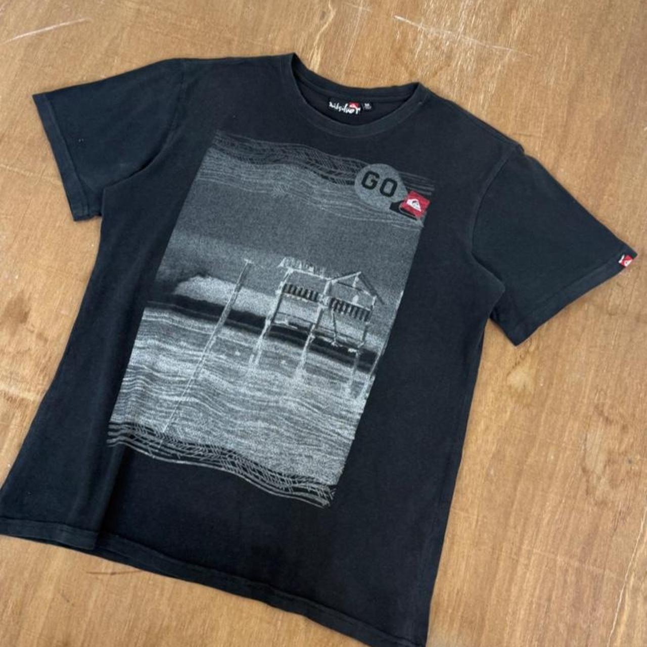 Quiksilver Surfwear black and grey Y2K T-Shirts