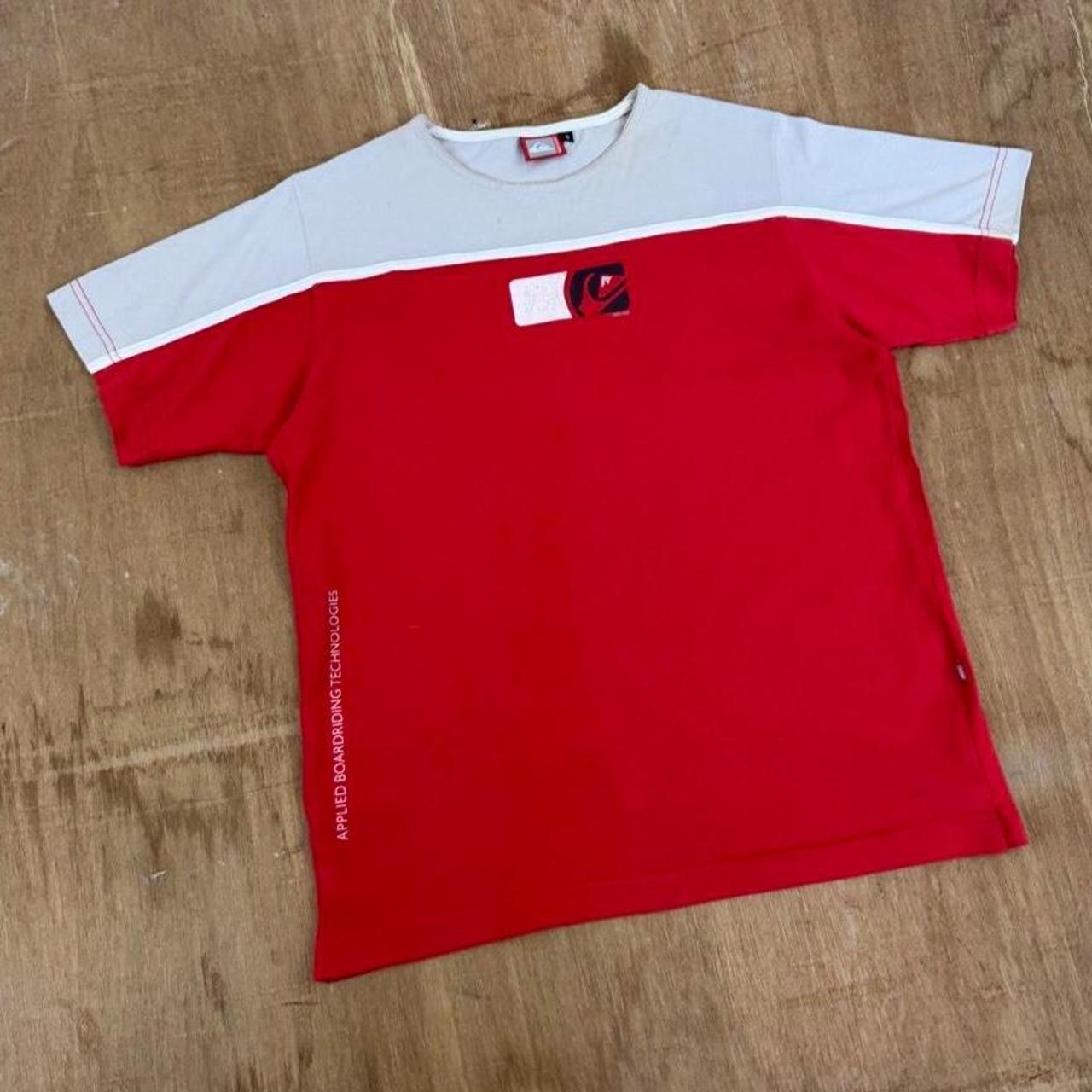 Quiksilver Surfwear two tone red and grey Y2K T-Shirt