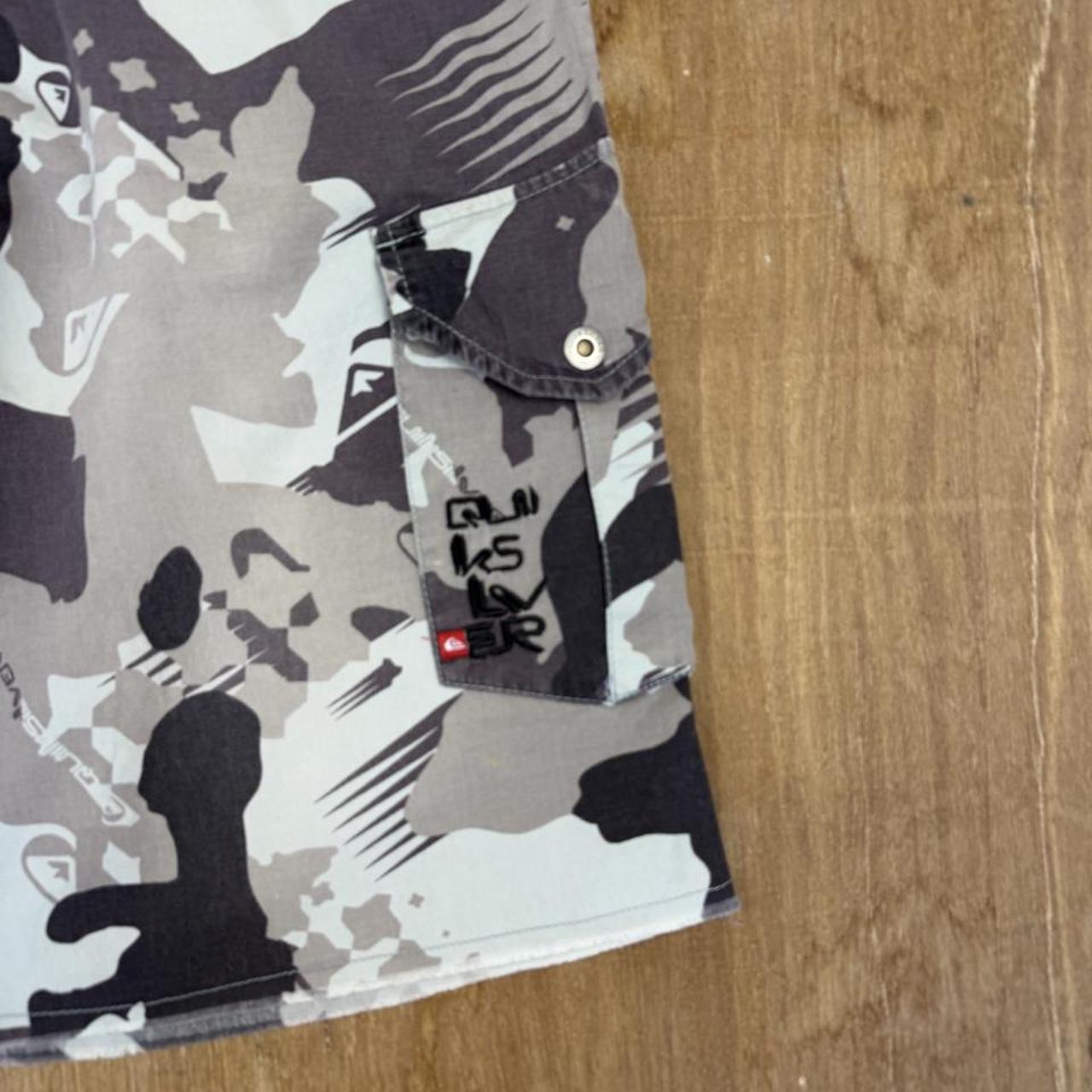 Quiksilver Surfwear Y2K cargo camo shorts