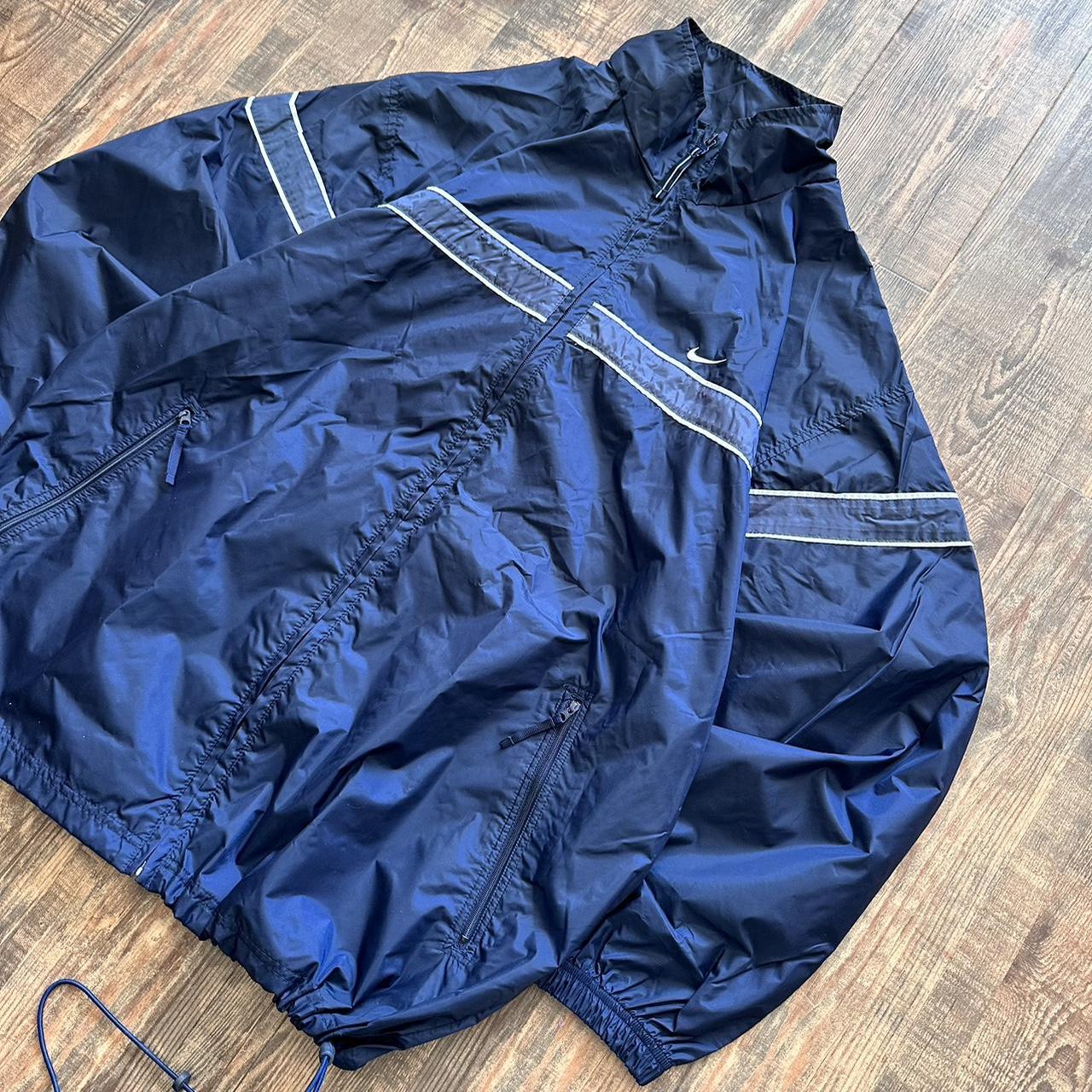 Nike 00s windbreaker thin layer jacket in dark blue with light blue detailing