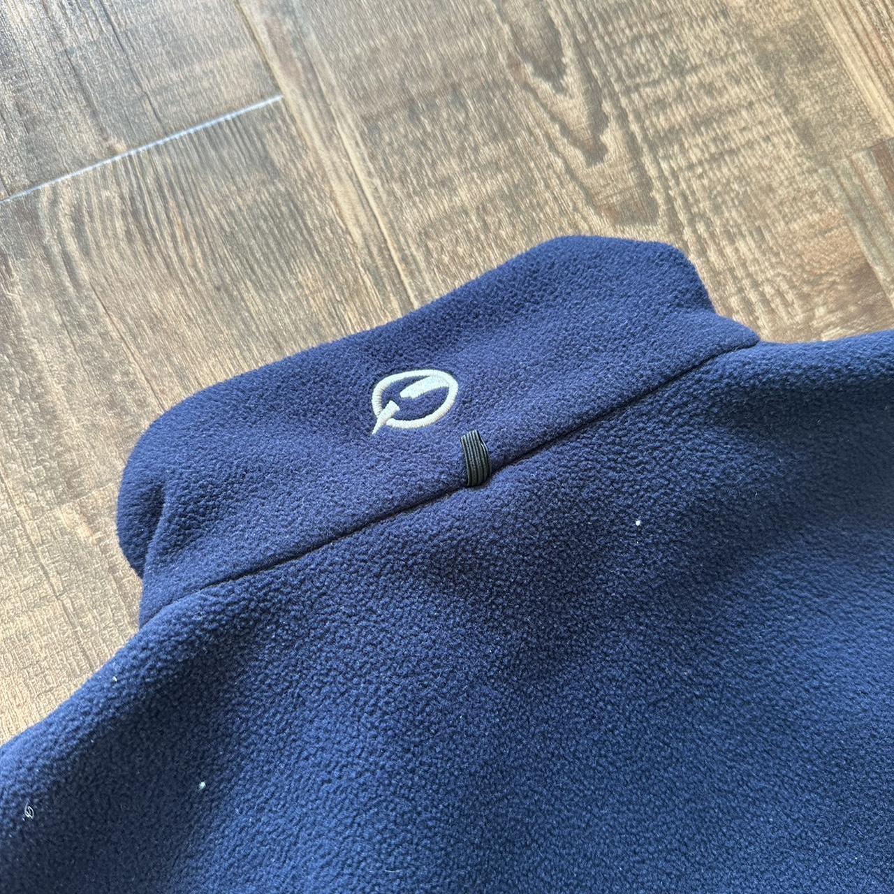 Sprayway 00s comfy thermal fleece in navy blue with white embroidery on chest and back of neck