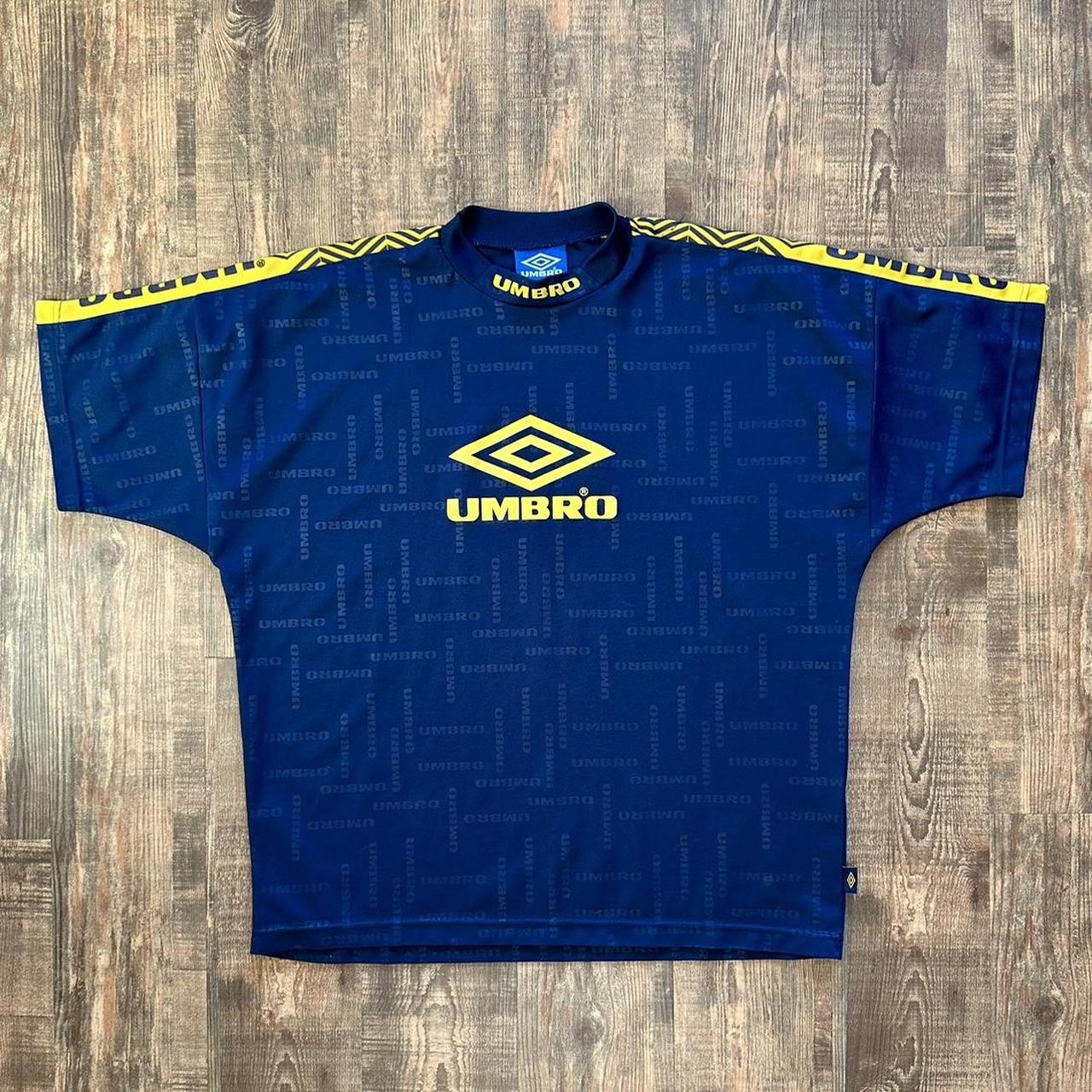 Umbro vintage 90s football T shirt