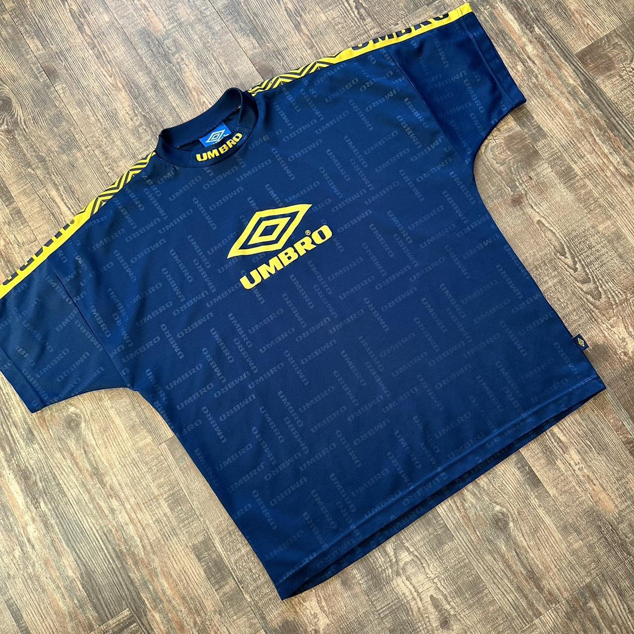 Umbro vintage 90s football T shirt