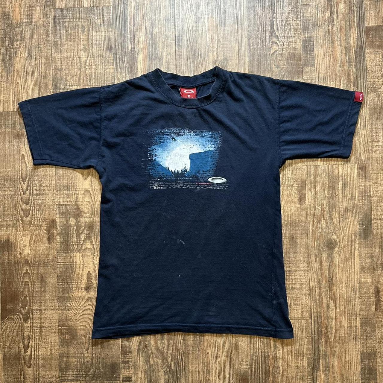 Oakleys red tab 2000s snowboard spellout t shirt