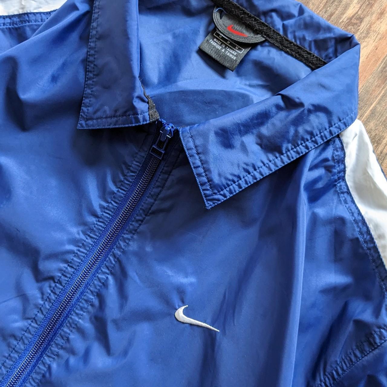 Nike Y2K 00s coach jacket with white detailing down arms