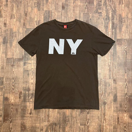 Quiksilver 2000s New York NYC spell out T shirt in dark brown