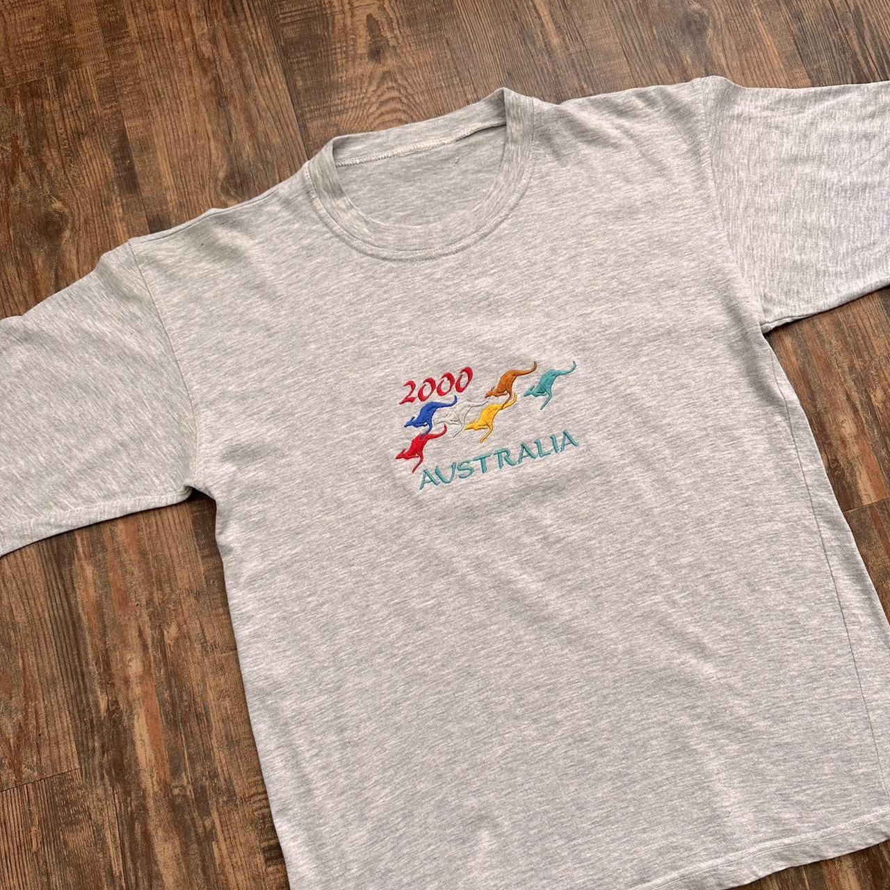 Vintage 2000s Australia embroidered travel merch T-shirt