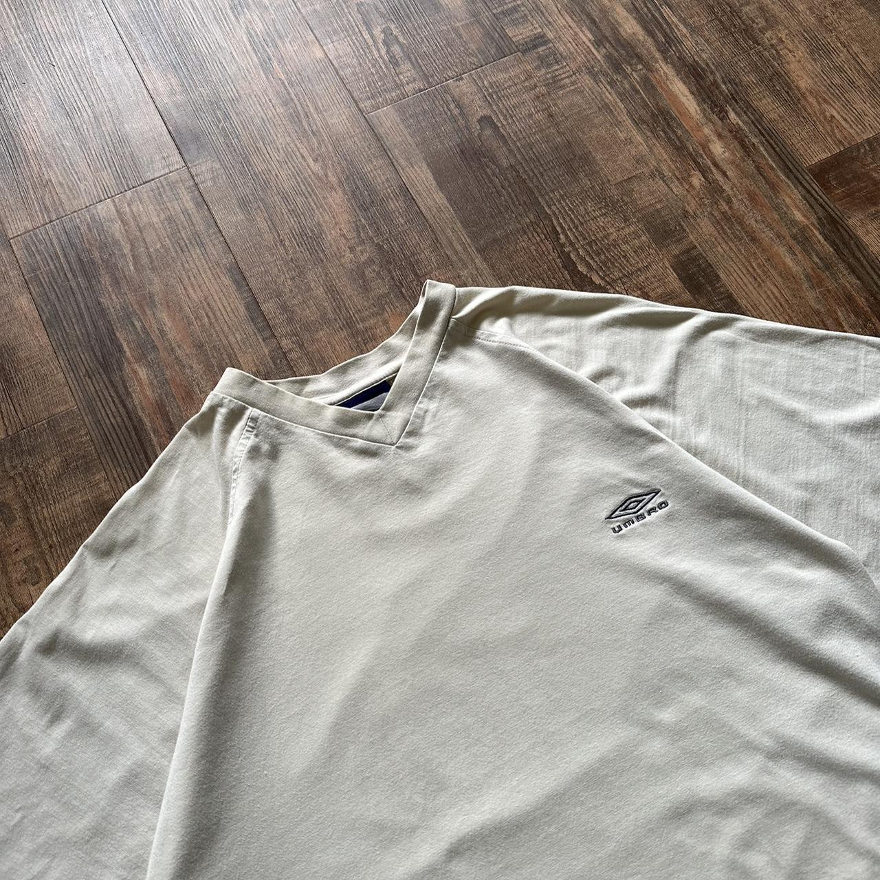 Umbro 2000s v neck T shirt