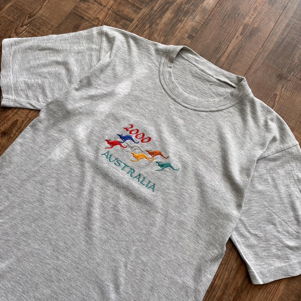 Vintage 2000s Australia embroidered travel merch T-shirt