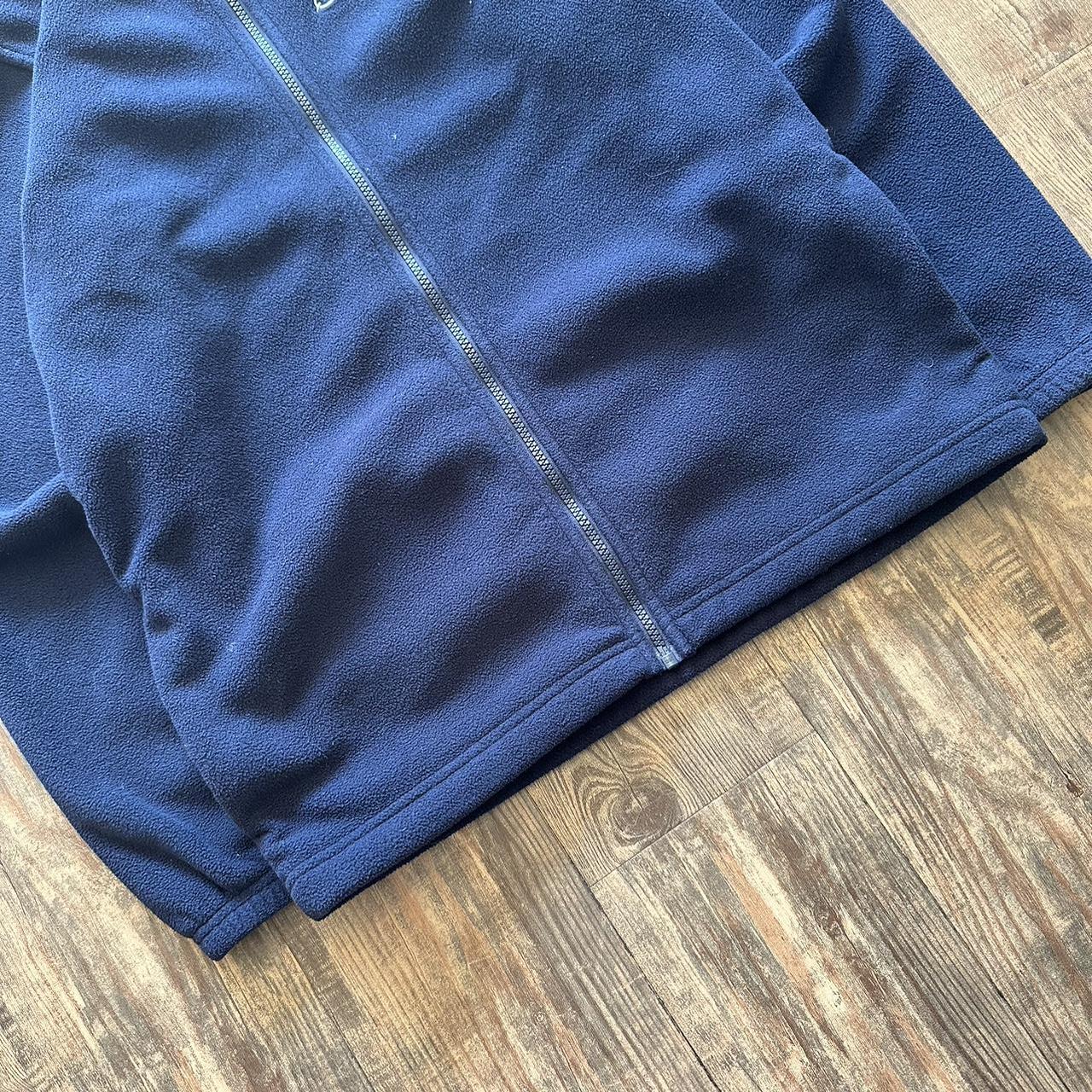 Sprayway 00s comfy thermal fleece in navy blue with white embroidery on chest and back of neck