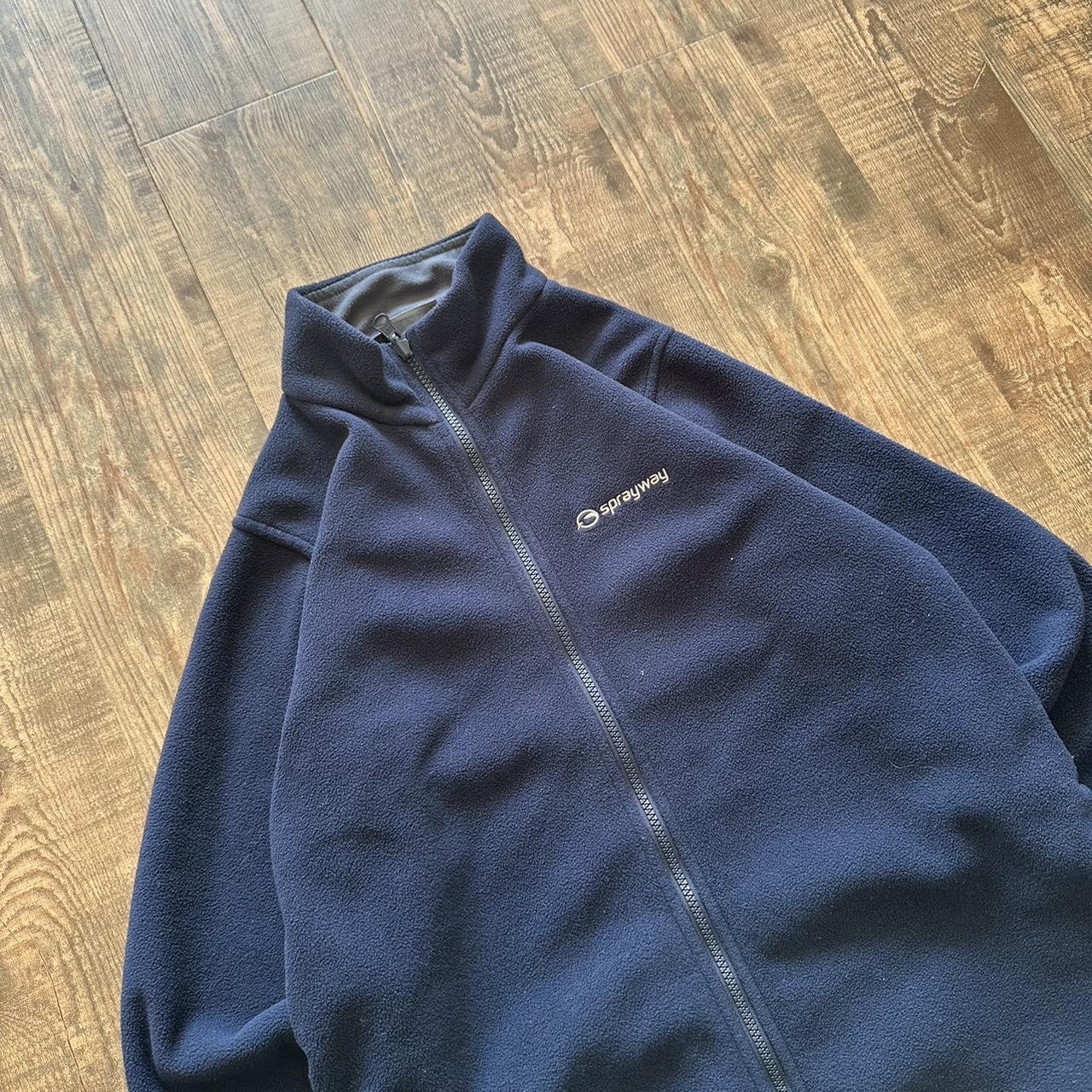 Sprayway 00s comfy thermal fleece in navy blue with white embroidery on chest and back of neck