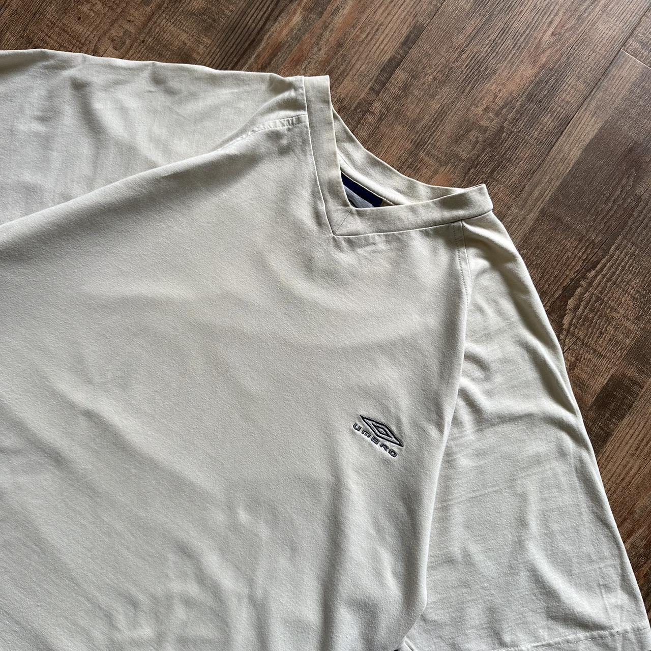 Umbro 2000s v neck T shirt