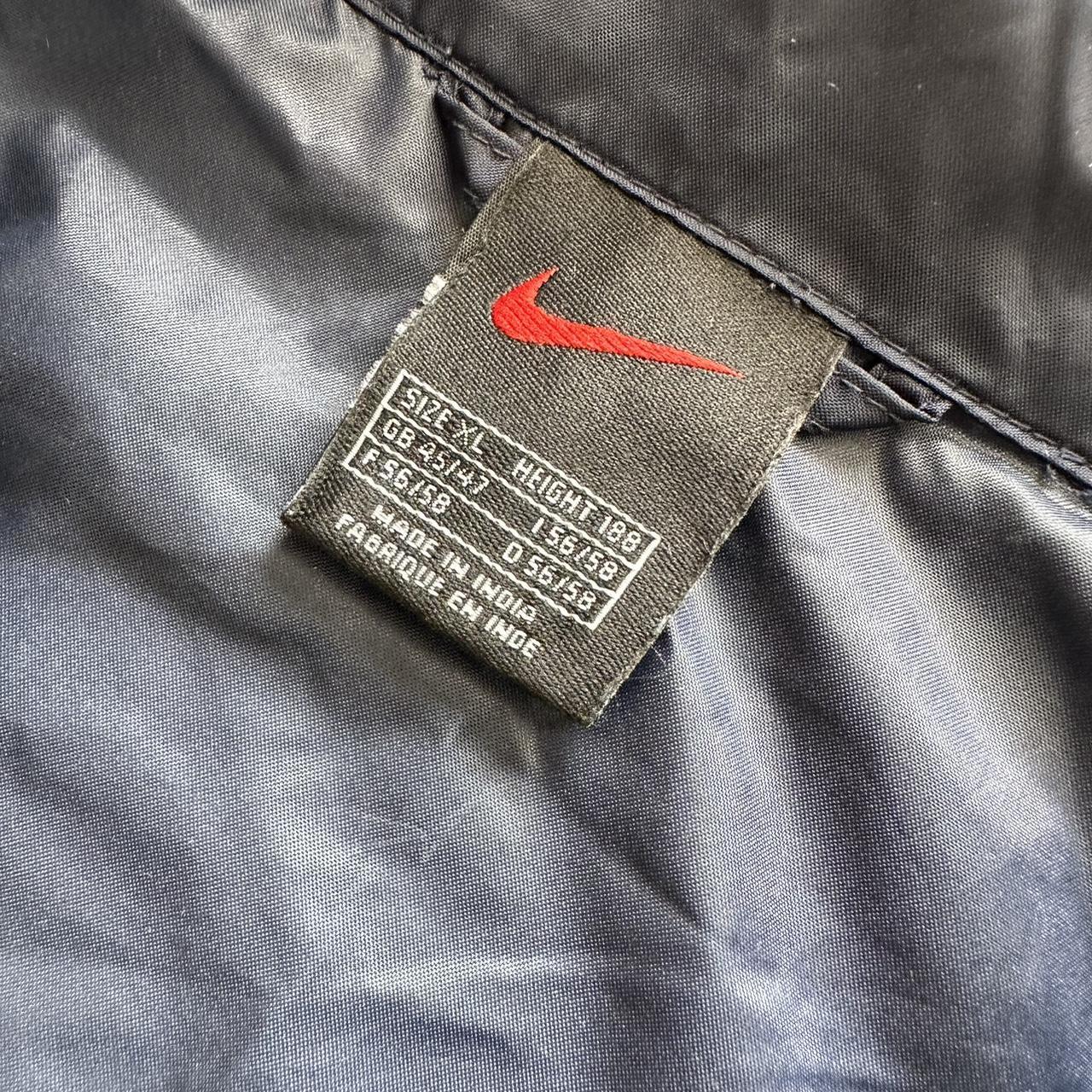 Nike 00s windbreaker thin layer jacket in dark blue with light blue detailing