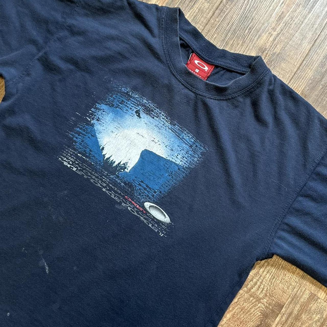 Oakleys red tab 2000s snowboard spellout t shirt