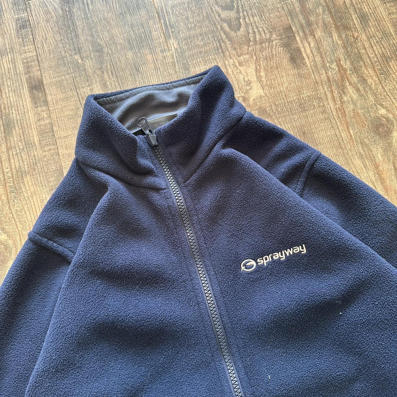 Sprayway 00s comfy thermal fleece in navy blue with white embroidery on chest and back of neck