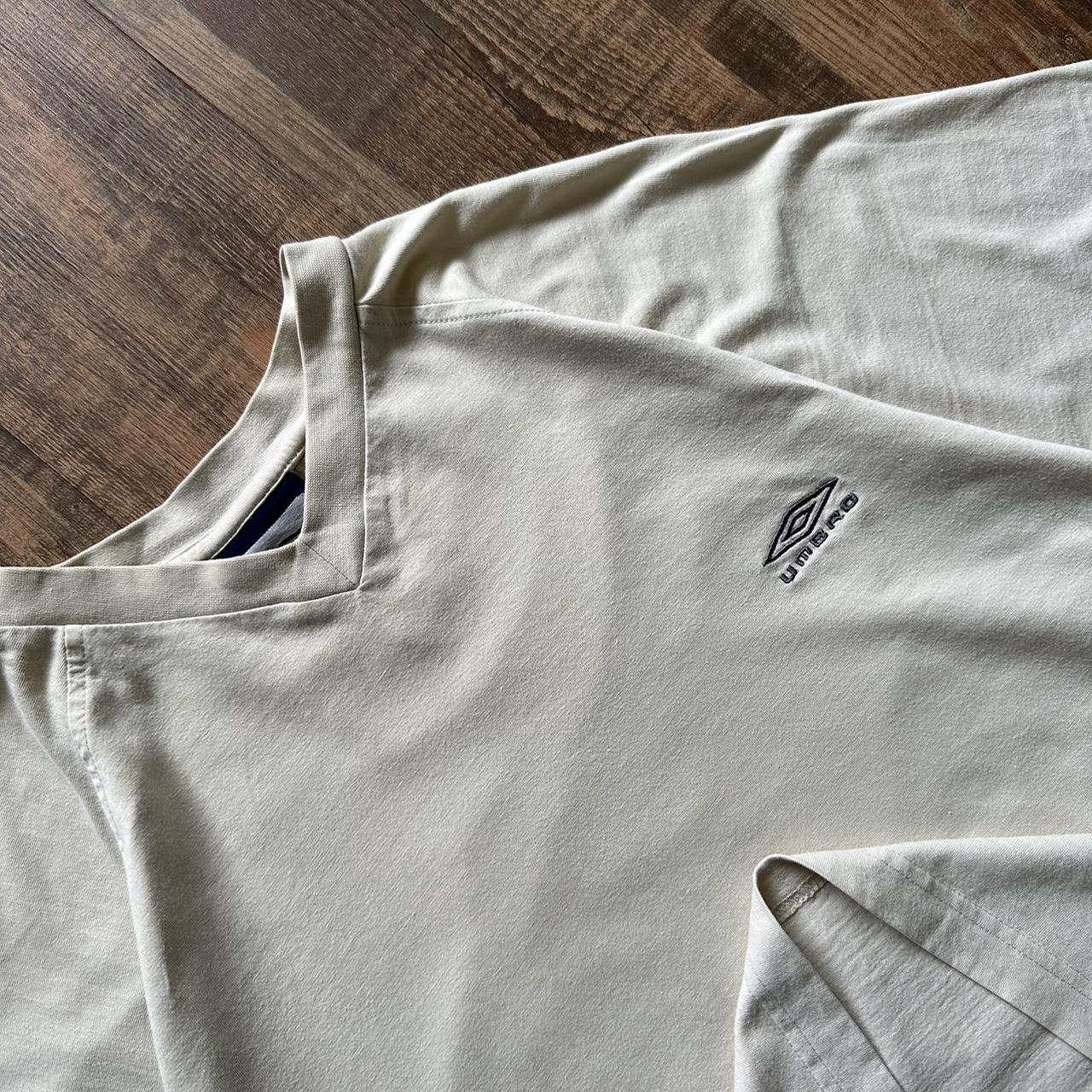 Umbro 2000s v neck T shirt